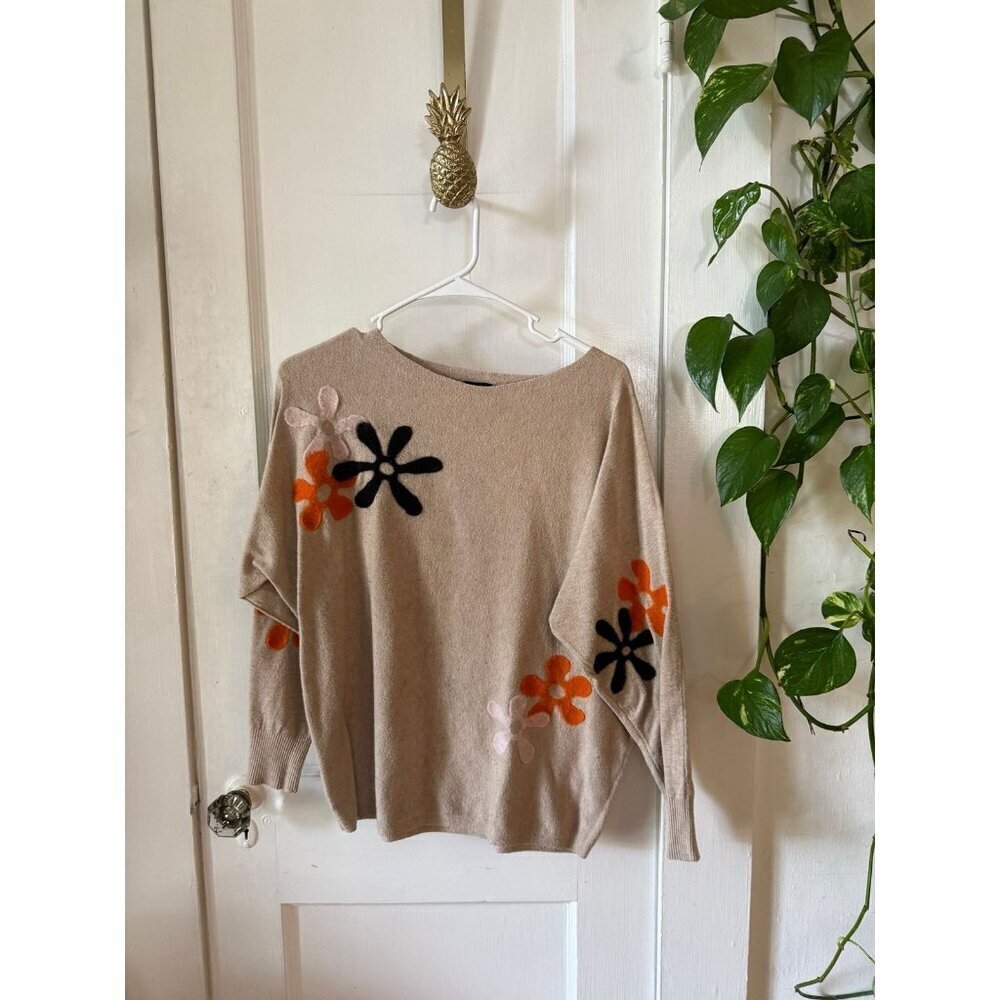 Aaeda women’s size large flower sweater